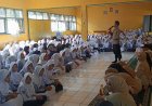Kanit Binmas Polsek Campaka Polres Cianjur Berikan Pembinaan dan Penyuluhan Kepada Siswa SMP Negeri 1 Campaka