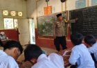 Bhabinkamtibmas Polsek Mande Jadi Tenaga Pengajar Sukarela Di MI Al-Jihad Desa Leuwikoja