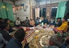 Pererat Hubungan dengan Warga, Babinsa Mekarmukti Serda Koko Laksanakan Giat Komsos di Kampung Citamiang