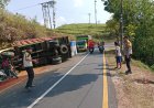 Polsek Sukanagara Cek TKP Kecelakaan Tunggal Truk Bermuatan Es