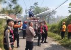 Polsek Cilaku Gerak Cepat Tangani Kebakaran Lahan Kosong di Sirnagalih